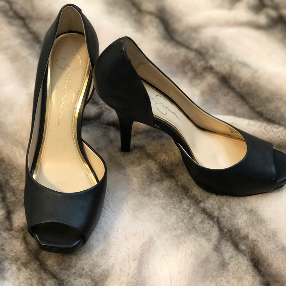 Jessica Simpson heels 👠